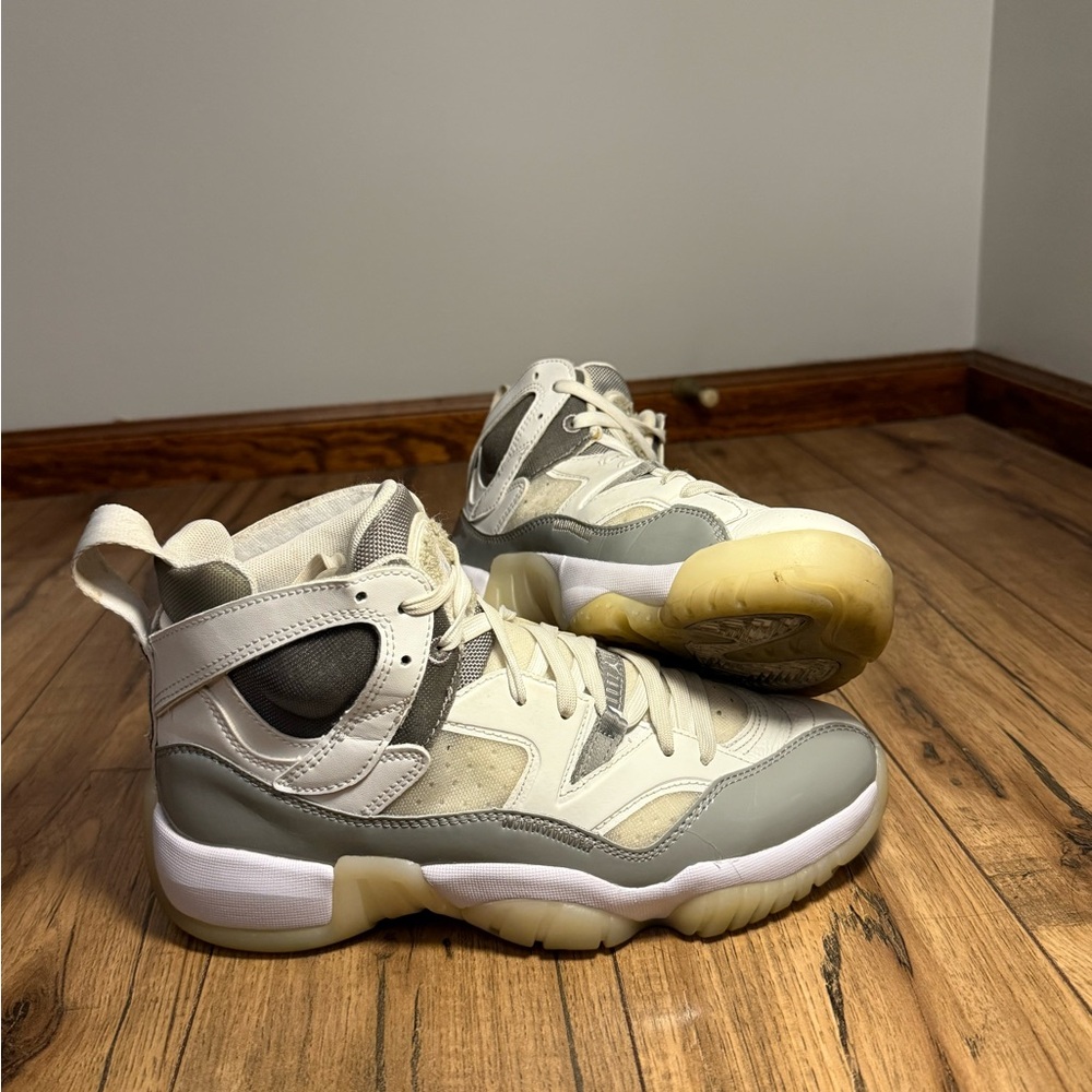 Air Jordan 2s